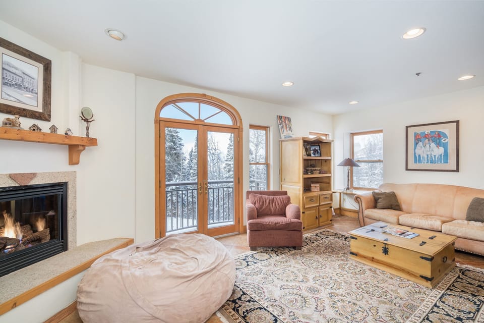 Condo, 1 Bedroom | Living area
