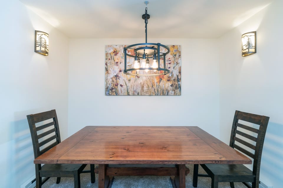 Condo, 2 Bedrooms | Dining