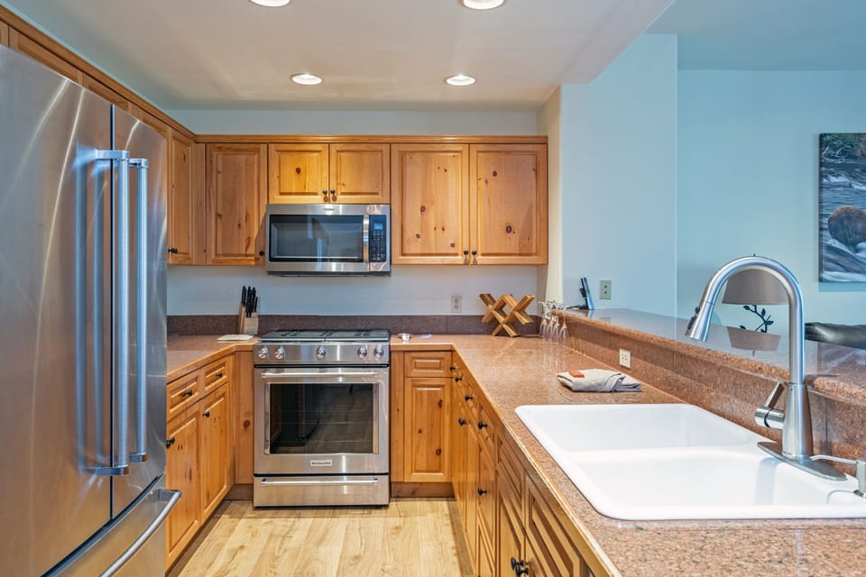 Condo, 2 Bedrooms | Private kitchen | Coffee/tea maker, fridge, oven, toaster