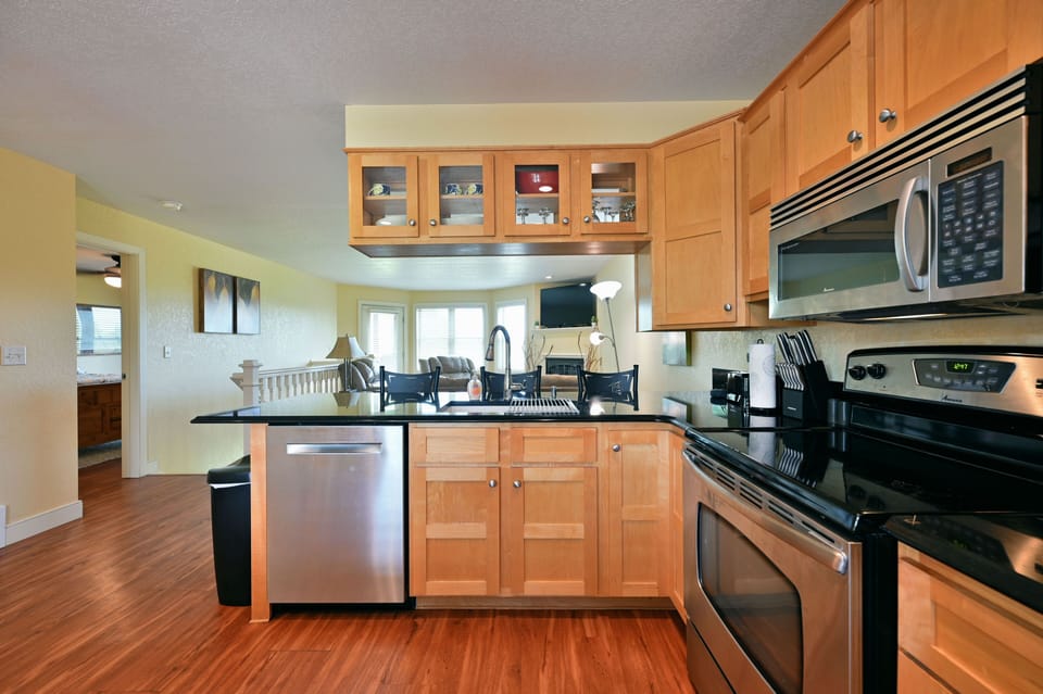 Condo, 2 Bedrooms | Private kitchen | Coffee/tea maker, fridge, oven, toaster