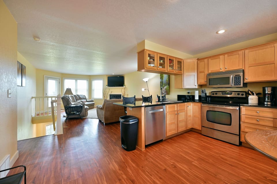Condo, 2 Bedrooms | Private kitchen | Coffee/tea maker, fridge, oven, toaster