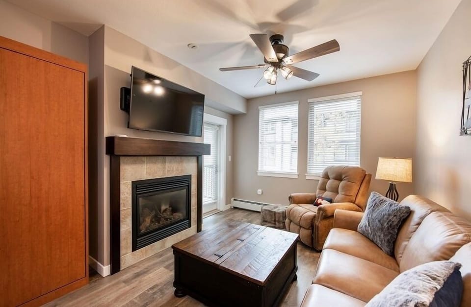Condo, 1 Bedroom | Living area