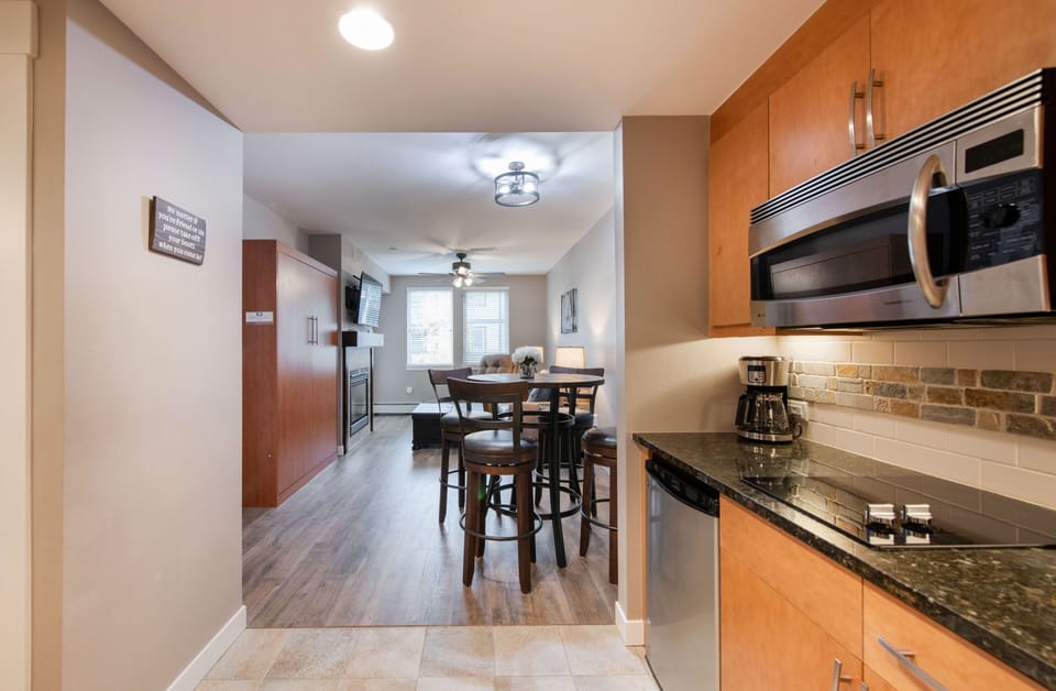 Condo, 1 Bedroom | Private kitchen | Coffee/tea maker, toaster