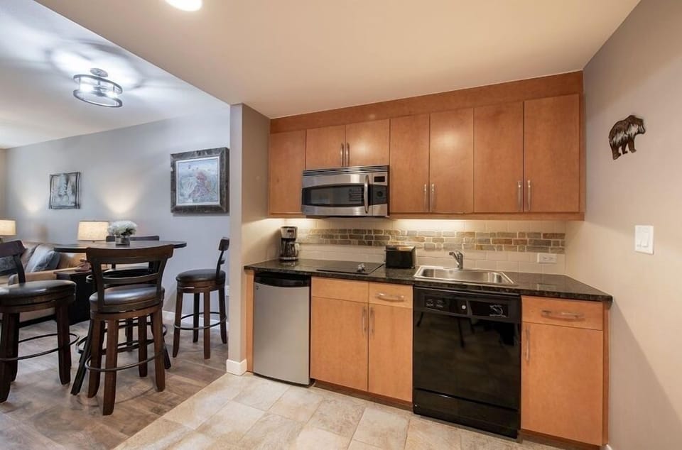 Condo, 1 Bedroom | Private kitchen | Coffee/tea maker, toaster