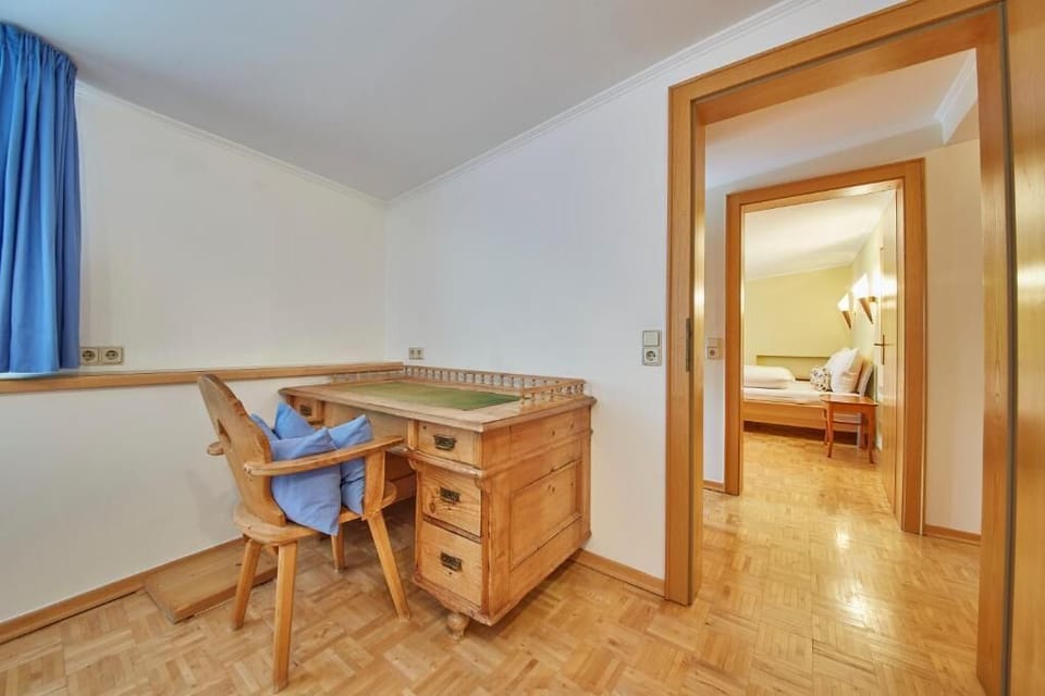 Deluxe Apartment | Living area