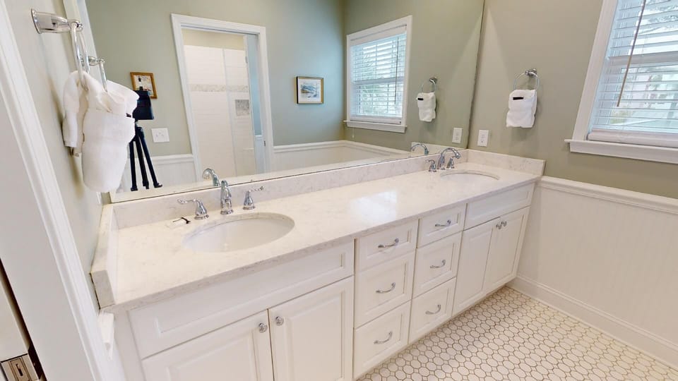 Ensuite Primary Bathroom