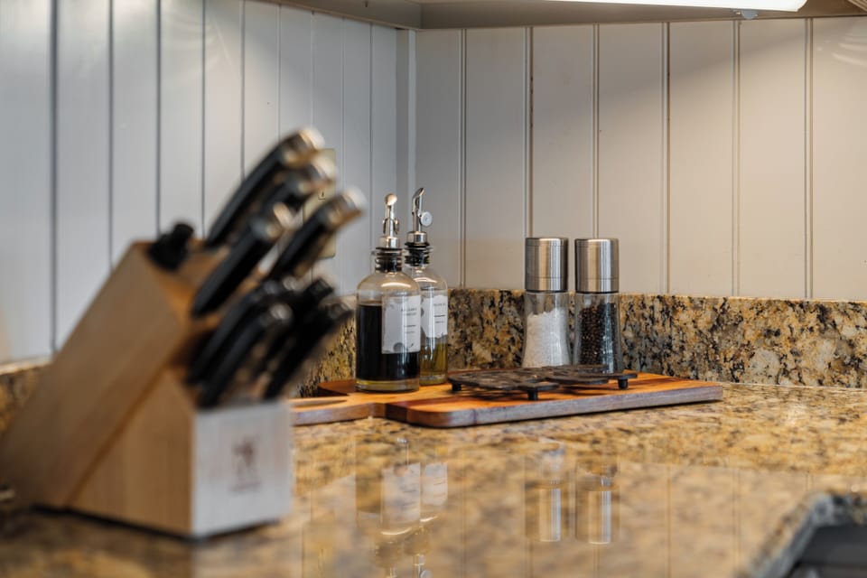 Fully stocked kitchen!