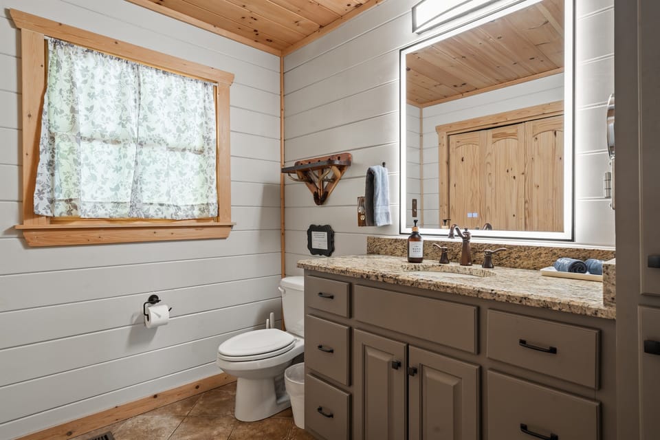Main level Bath