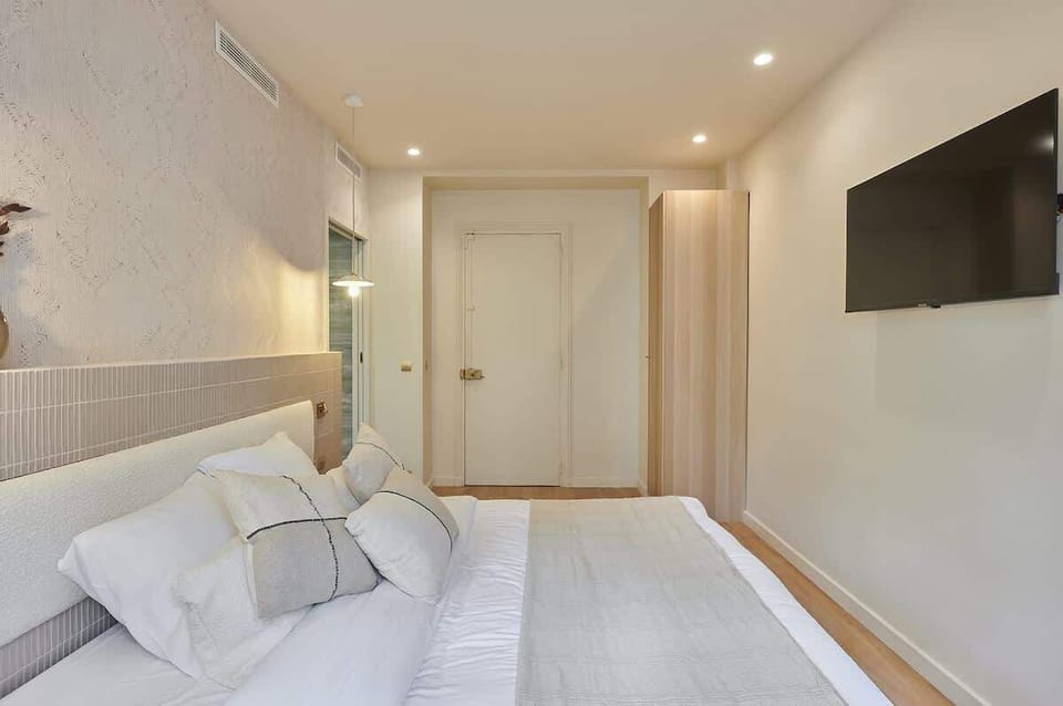 Studio avec lit queen size, climatisation, smart TV