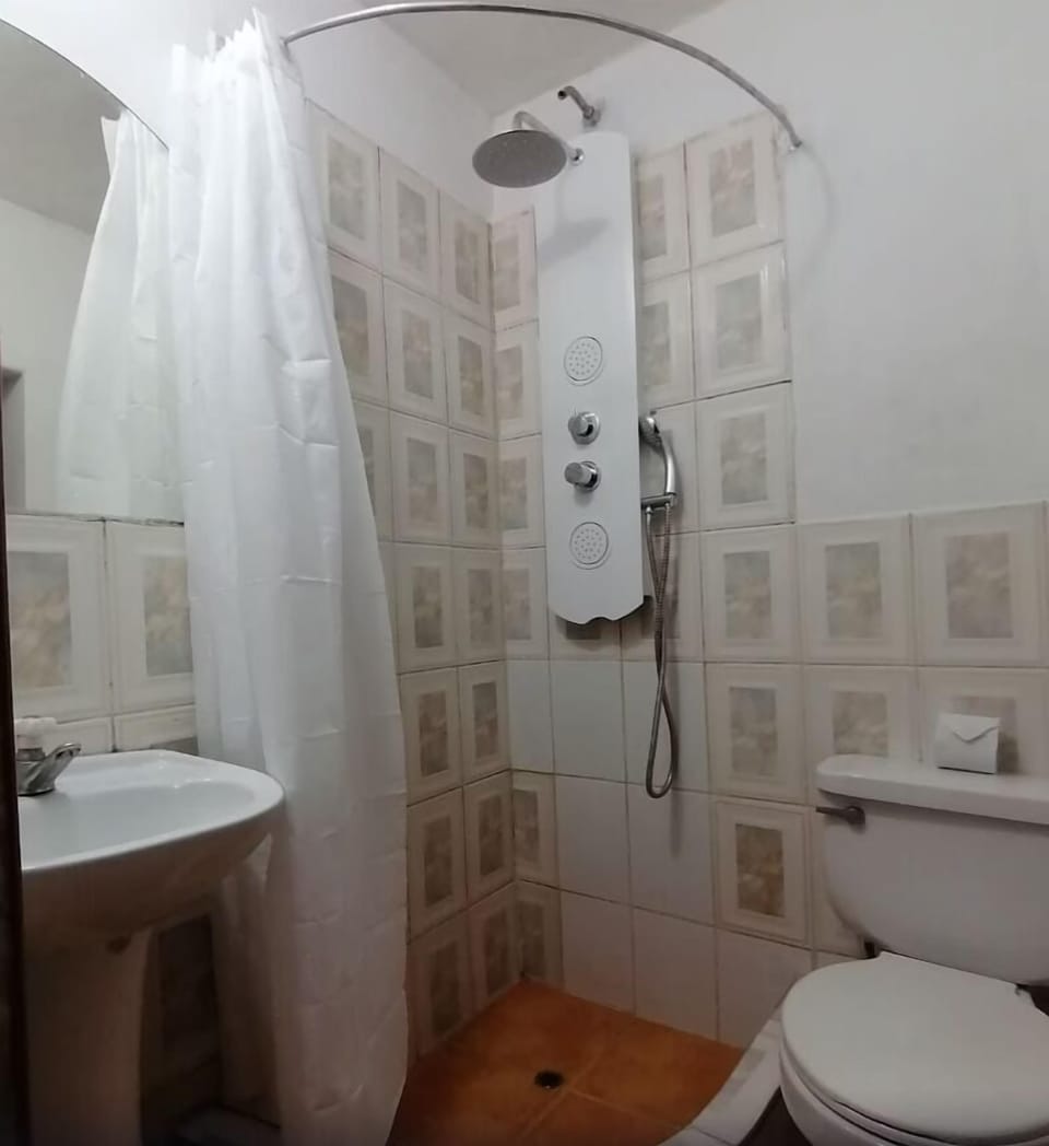 Classic Single Room | Bathroom | Combined shower/tub, jetted tub, hydromassage showerhead