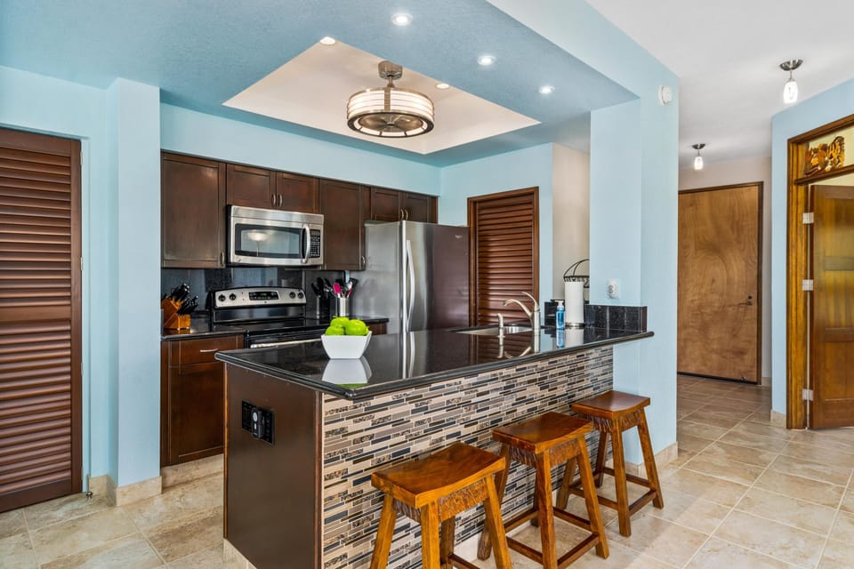 Apartment | Private kitchen | Full-size fridge, microwave, oven, stovetop