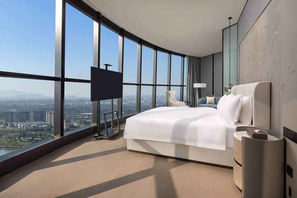 Executive Room, 1 King Bed, Non Smoking, Lake View | Minibar, in-room safe, blackout drapes, iron/ironing board