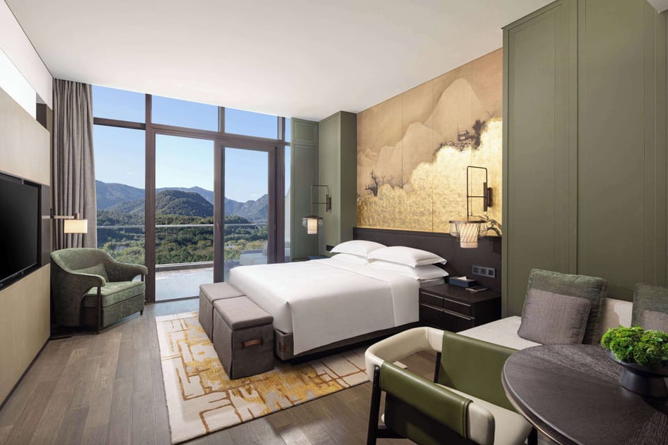 Room, 1 King Bed, Non Smoking, Mountain View