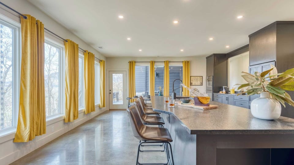 House (5 Bedrooms) | Interior