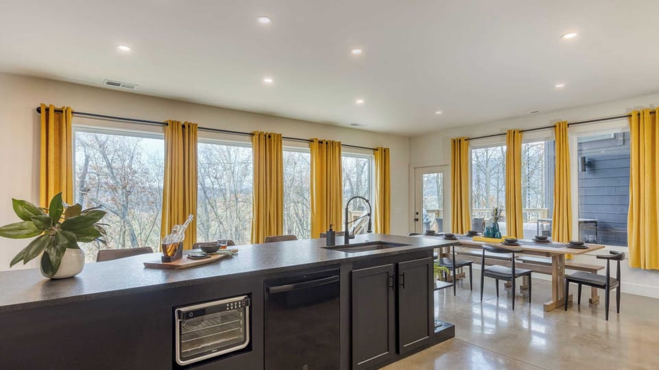 House (5 Bedrooms) | Interior