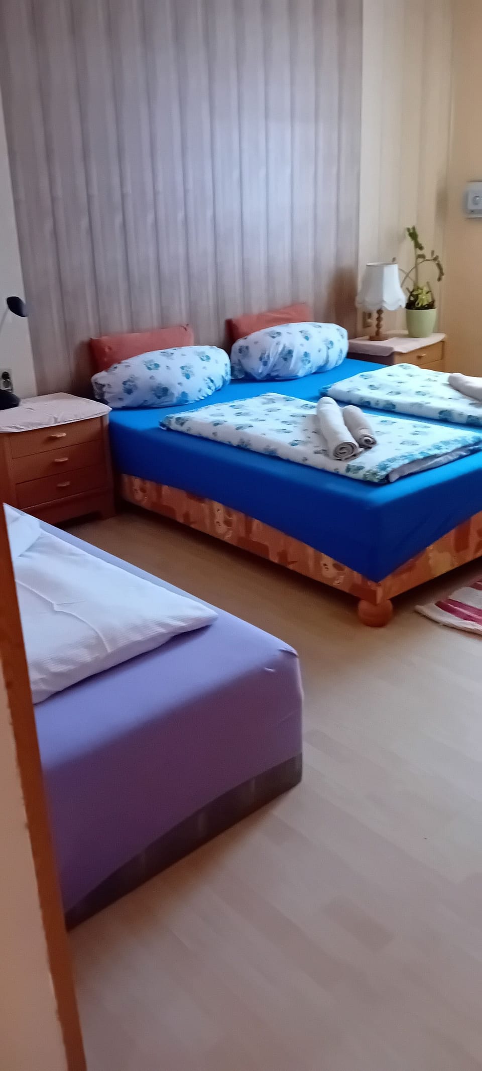 In-room safe, desk, free WiFi