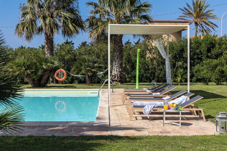 Building Exterior, Garden, Outdoor, Pool