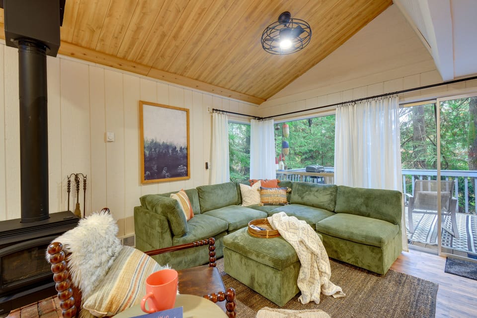 Living Room | Free WiFi | Smart TV
