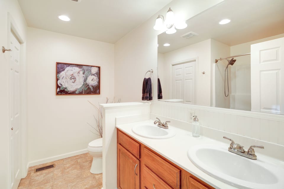Full Bathroom | Shower/Tub Combo | Towels Provided | Hair Dryer