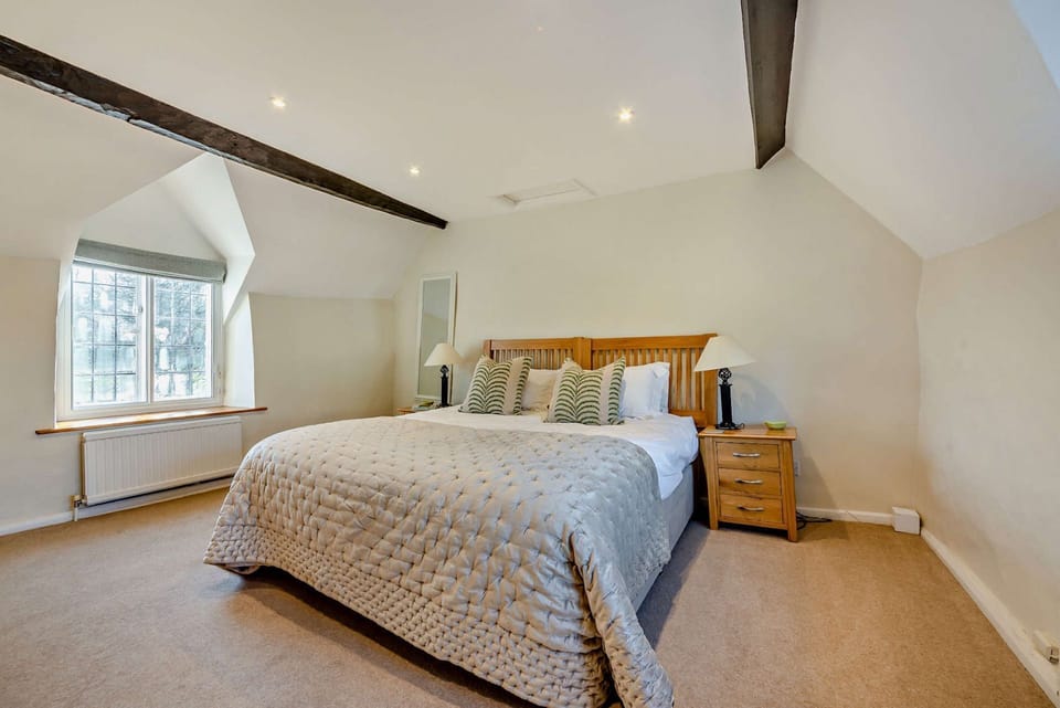 Causeway Cottage Master Bedroom - StayCotswold