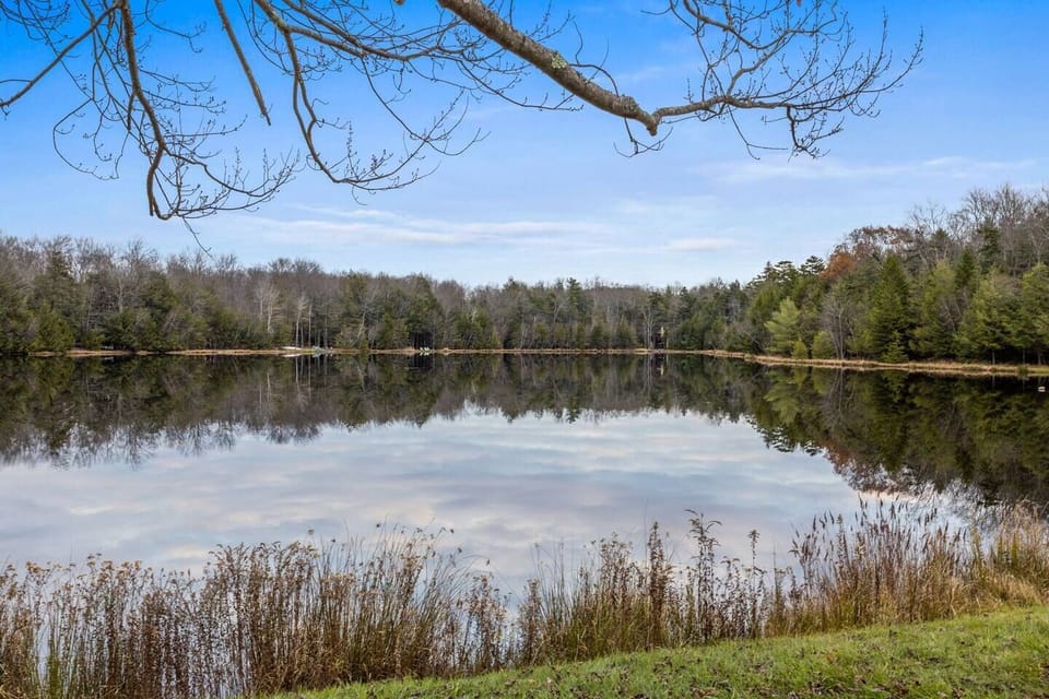 Whether you're looking for a place to unwind or a space to host family and friends, this home with a lake view provides the perfect backdrop for creating lasting memories and finding solace in the beauty of nature.