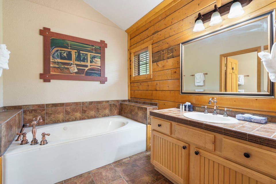 Master Bathroom - Jetted Tub