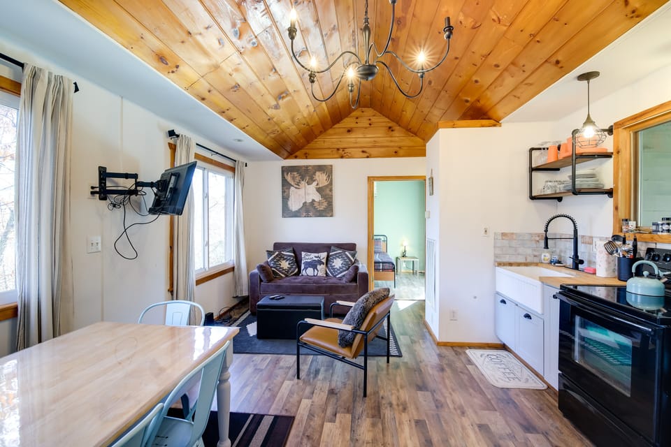 Living Space | Central A/C + Heating | Smart TV