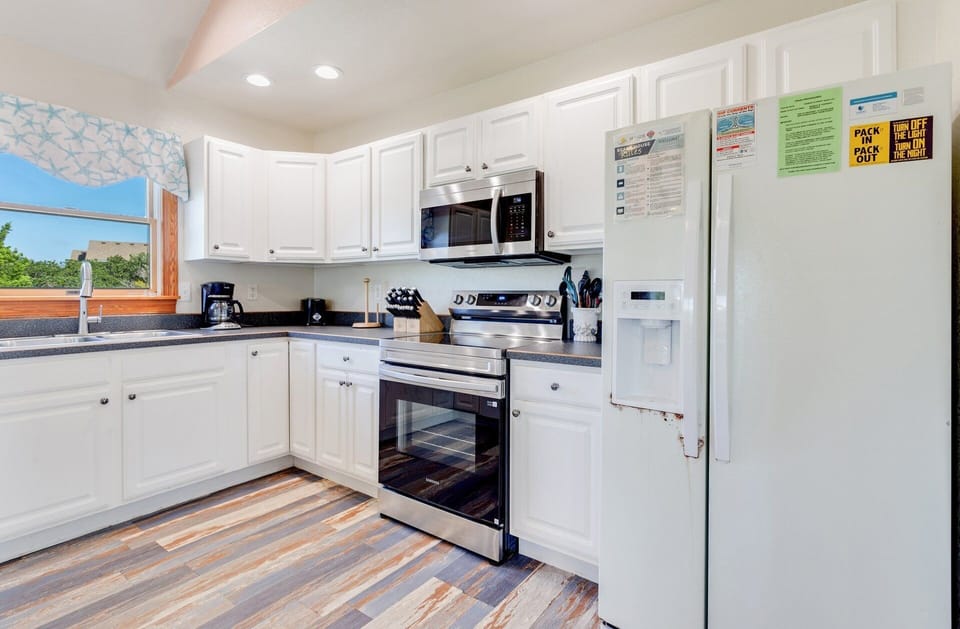 Whip up something delicious in the fully-equipped Kitchen.