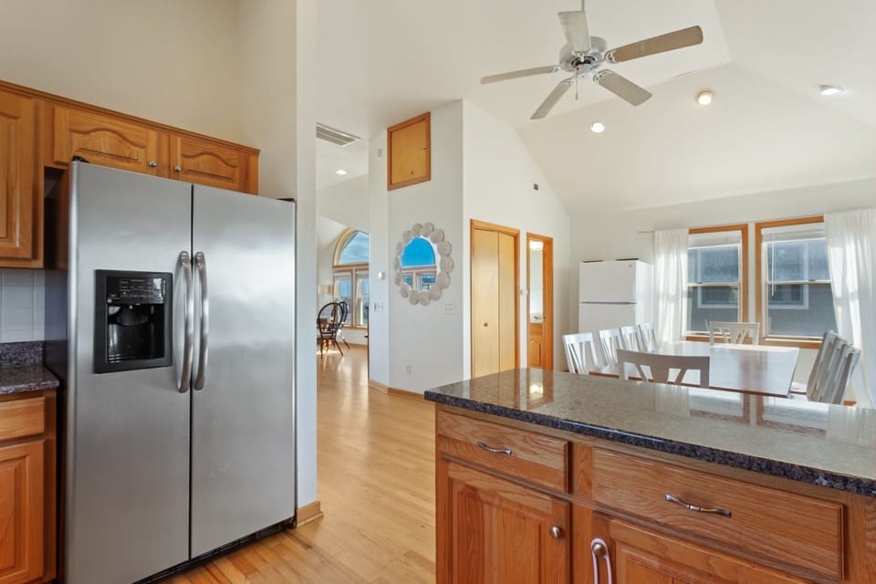 Prep or dine at the Kitchen's Breakfast Bar with additional seating.
