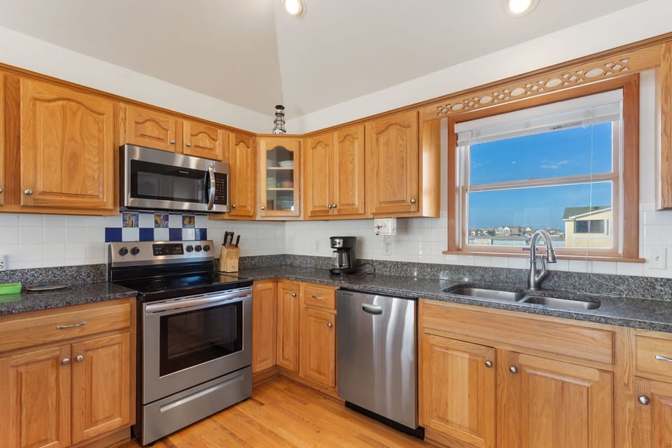 Modern appliances in the Kitchen make cooking a breeze!