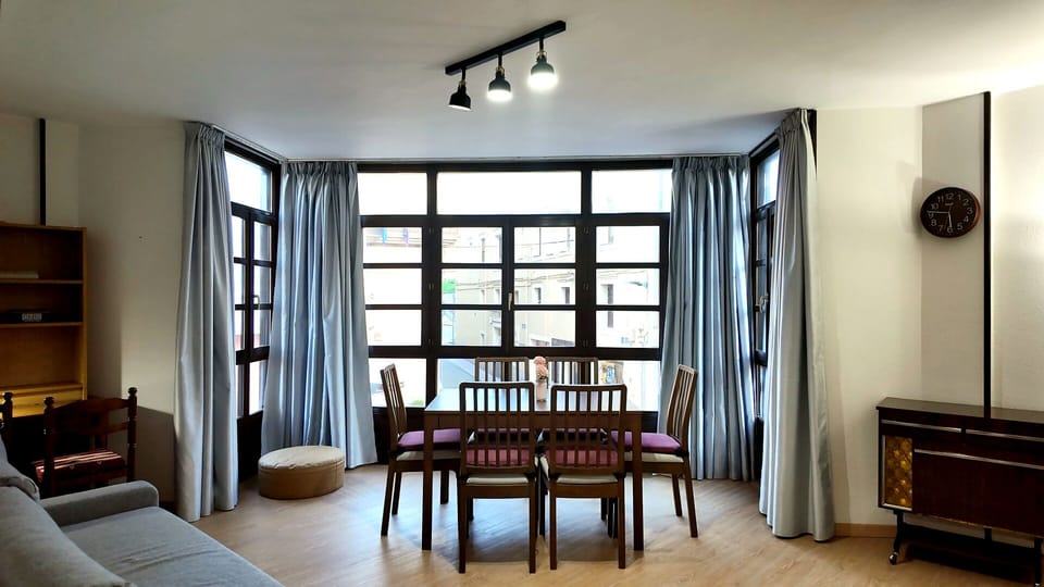 Living room,Dining area,Street view