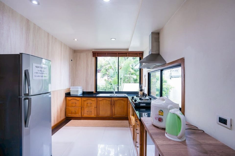 5 Beds 3 Bathrooms | Private kitchen | Shared fridge, microwave, paper towels
