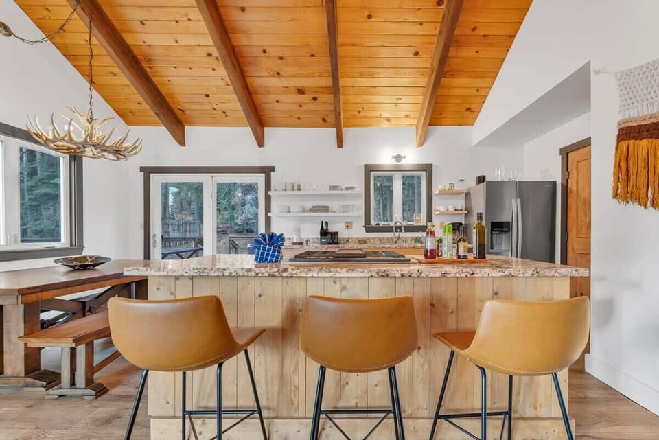 A kitchen bar with seating for 3 bridges the living room and kitchen together and provides a comfortable spot for grabbing a snack or enjoying your morning cup of coffee.