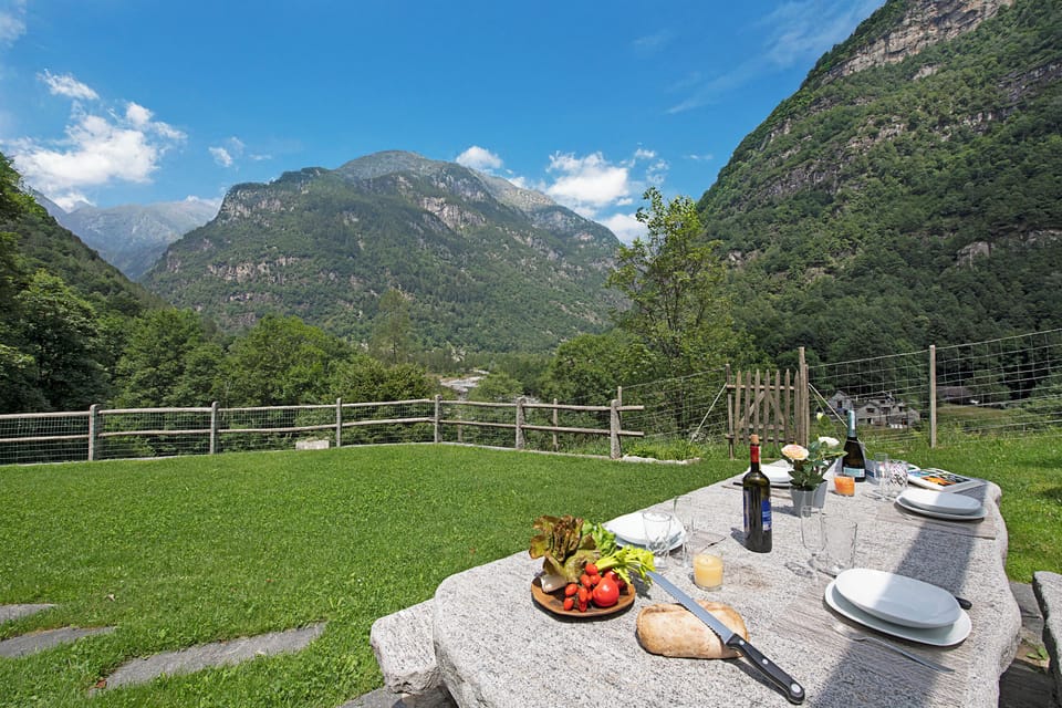 Family Chalet, 2 Bedrooms, Fireplace, Mountainside (Rustico alla bolla - Val Verzasca) | Outdoor dining