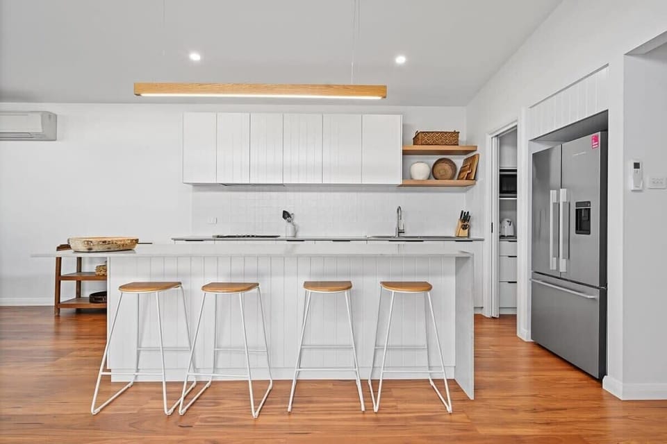 Kitchen with Breakfast Bar