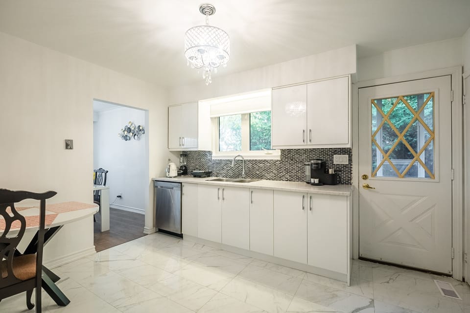 Deluxe Villa, 4 Bedrooms, Fireplace | Private kitchen | Full-size fridge, microwave, oven, stovetop