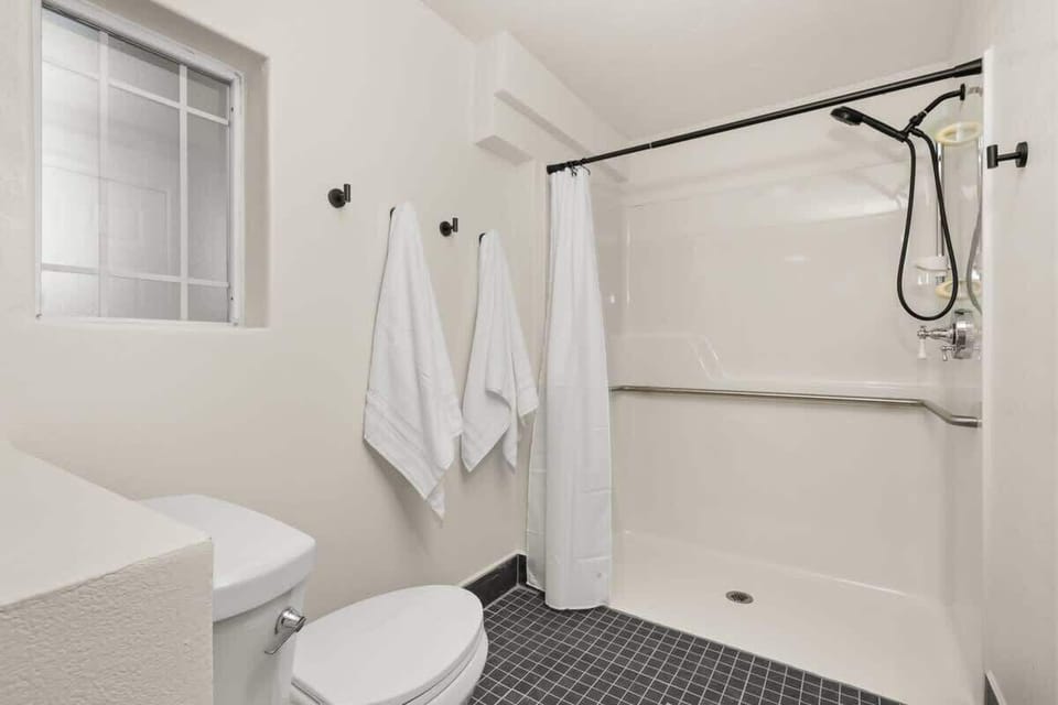 Handicap Friendly Bath
