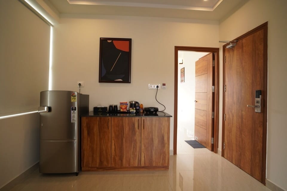 Signature Suite | Minibar, desk, free WiFi