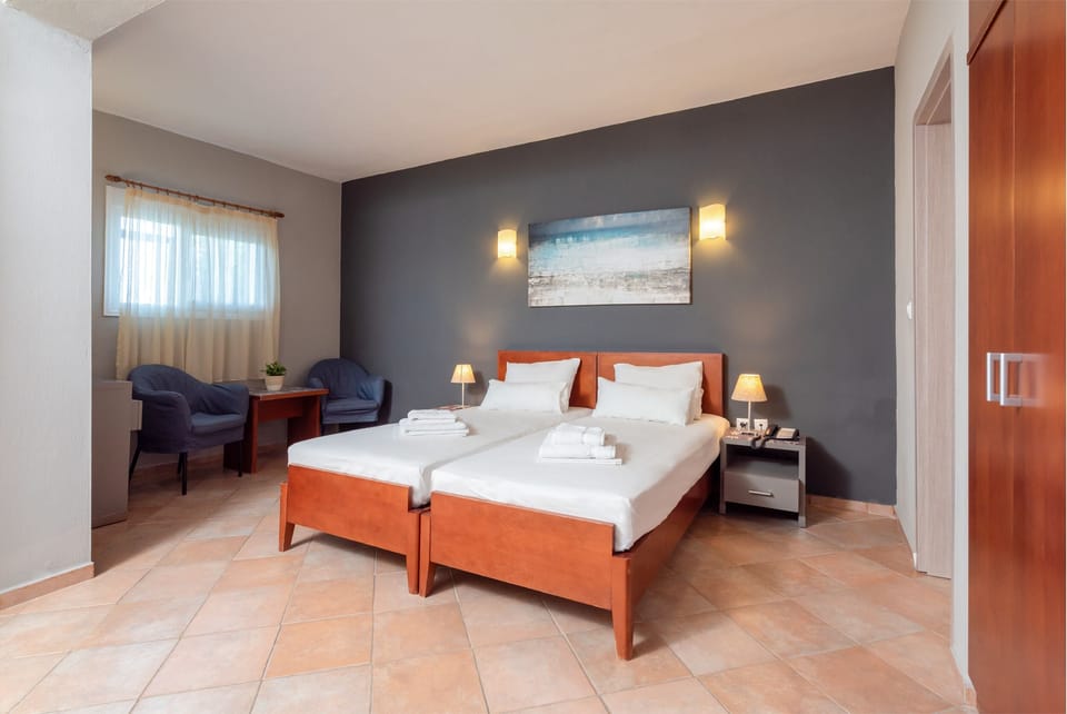 Comfort Room, Garden Area | Desk, soundproofing, WiFi (free), bed sheets