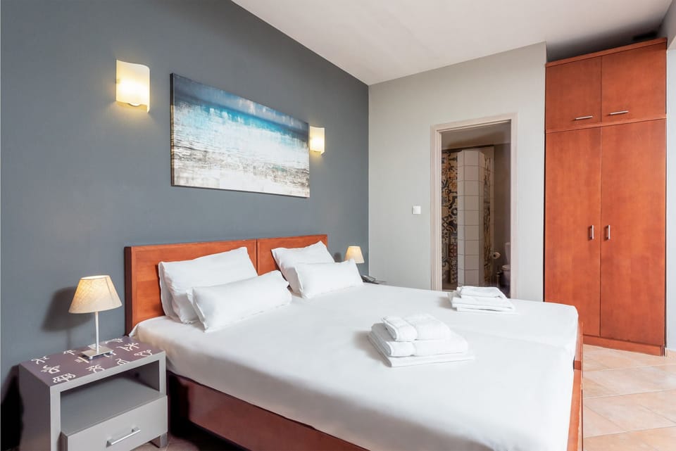 Comfort Room, Garden Area | Desk, soundproofing, WiFi (free), bed sheets