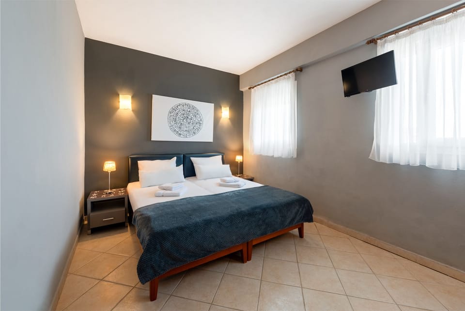 Two bedroom apartment - Panoramic View | Desk, soundproofing, WiFi (free), bed sheets