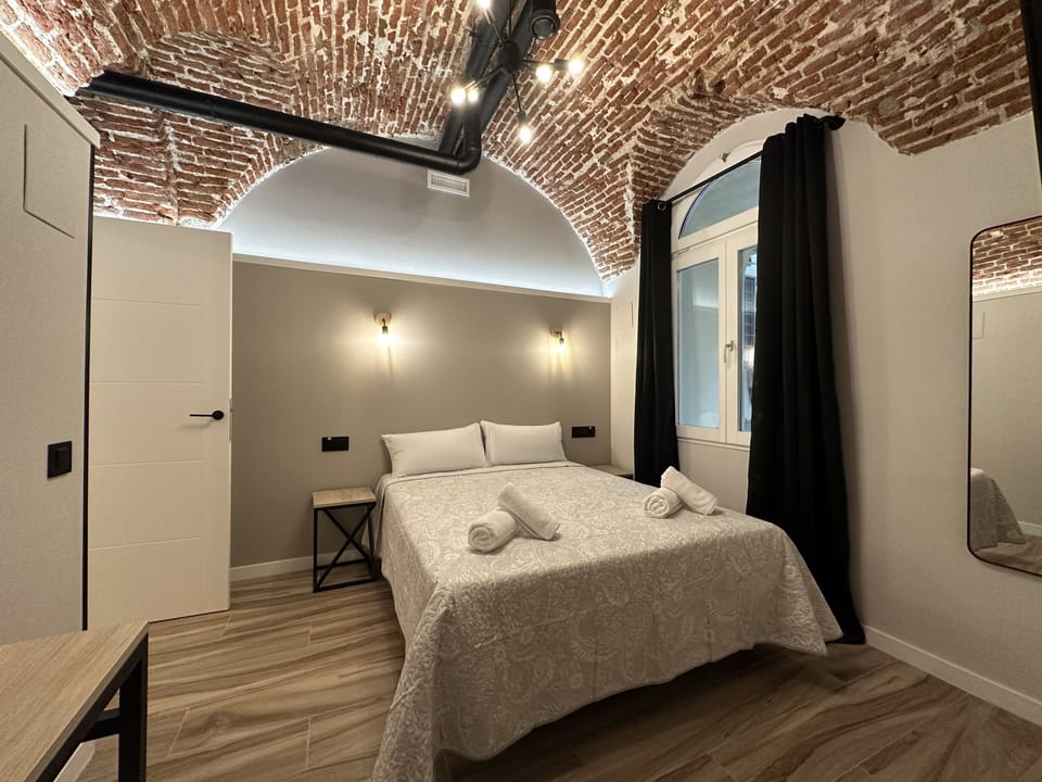 Standard Room | In-room safe, desk, laptop workspace, blackout drapes