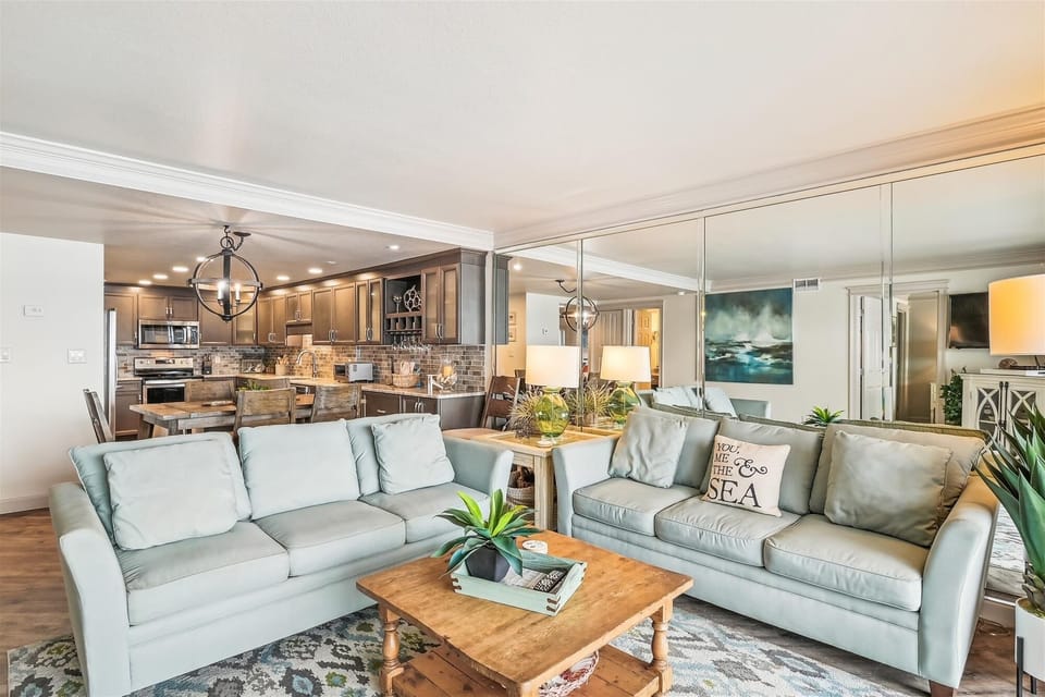 Condo, 2 Bedrooms | Living area