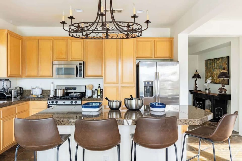 Fully loaded kitchen to cook or bake your meals