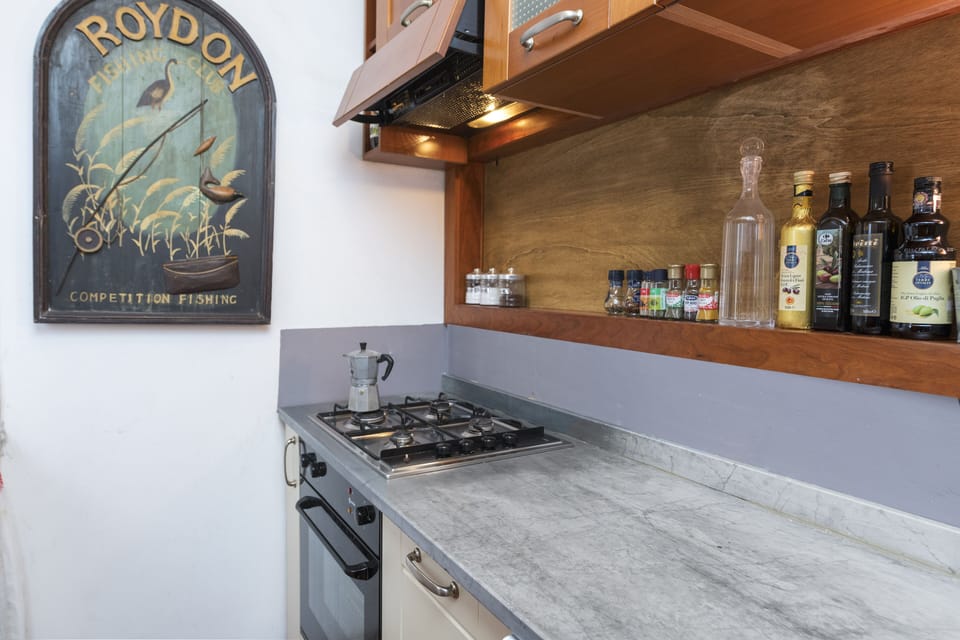 Standard Apartment | Private kitchen | Full-size fridge, oven, stovetop, electric kettle