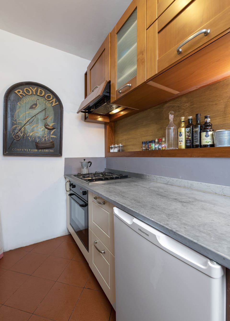 Standard Apartment | Private kitchen | Full-size fridge, oven, stovetop, electric kettle