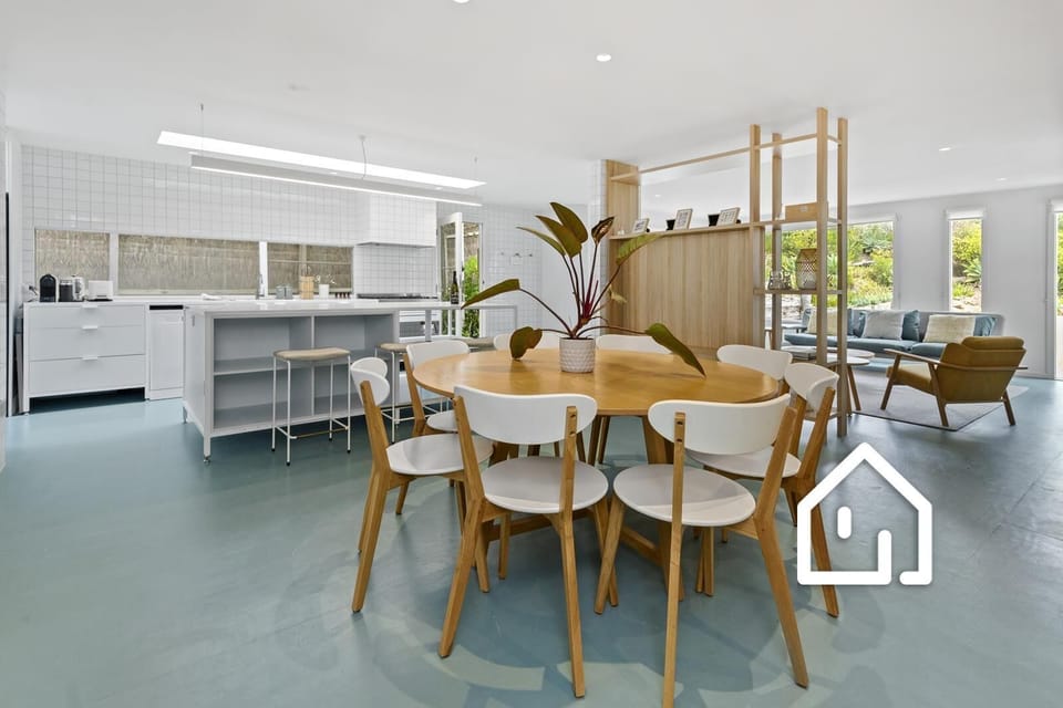 Open plan kitchen, dining and lounge room 