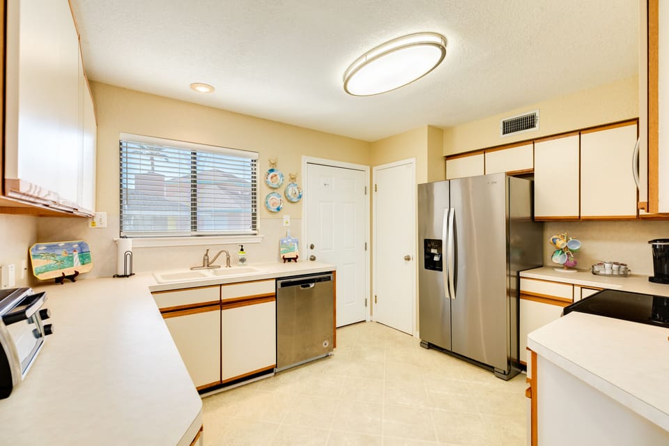 Fully equipped kitchen with stainless steel appliances