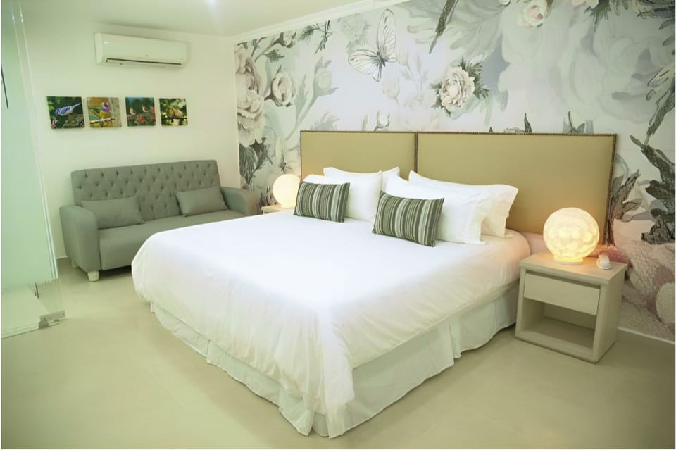 Premium bedding, down comforters, minibar, desk