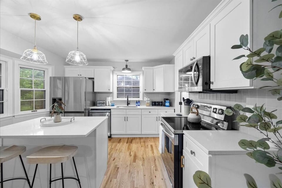 New Kitchen w/ Stainless Steel Appliances